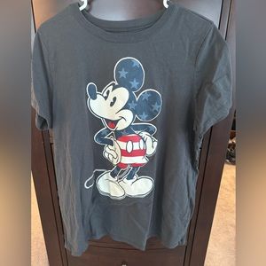 Micky mouse tshirt in euc.